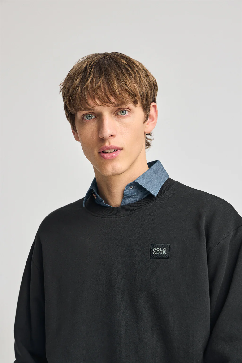 Black round-neck relaxed sweatshirt with Polo Club detail - Image 3