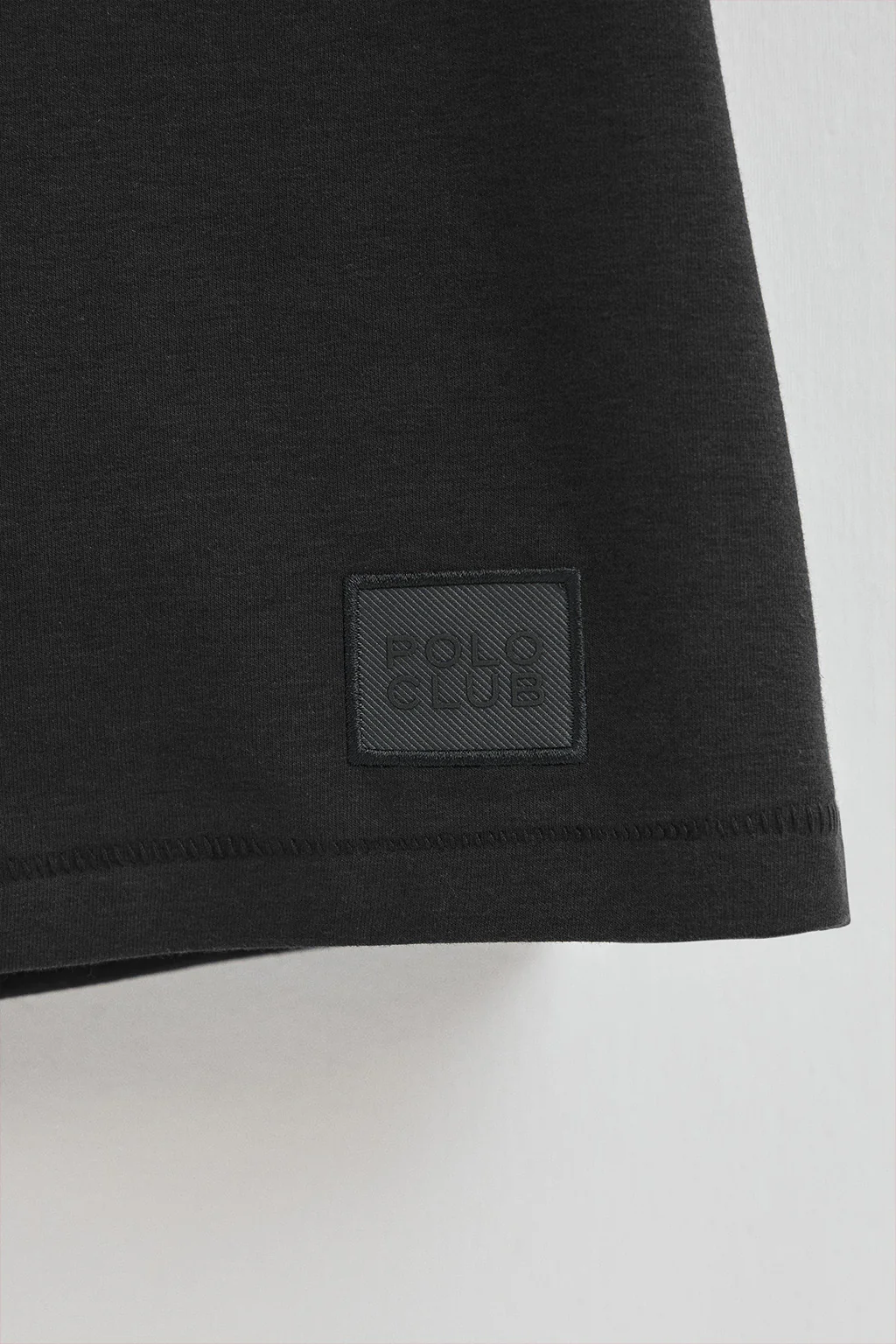 Black T-shirt Amore with Polo Club branded patch - Image 7