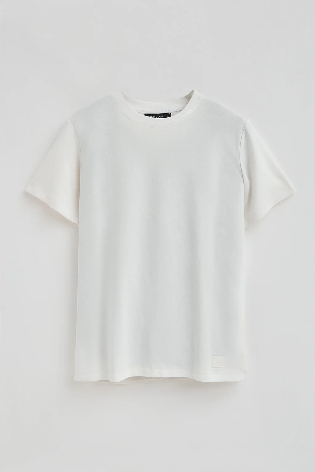 White T-shirt Amore with Polo Club branded patch - Image 6
