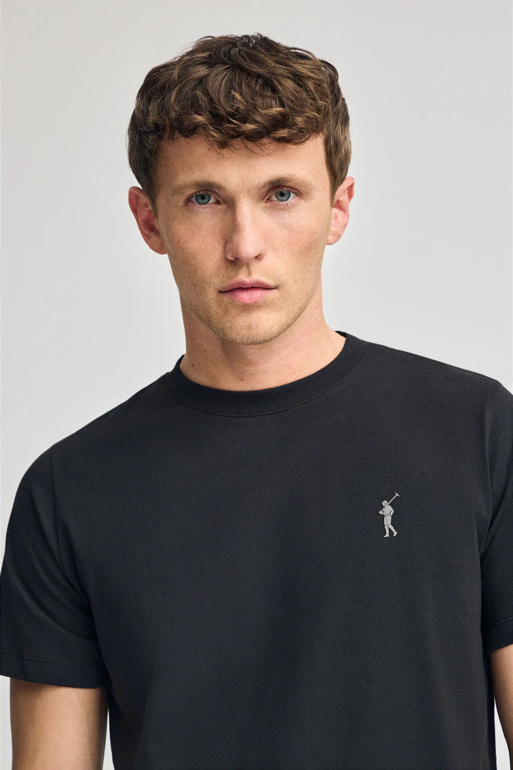 Black round-neck T-shirt with Rigby Go rubber embroidery - Image 3