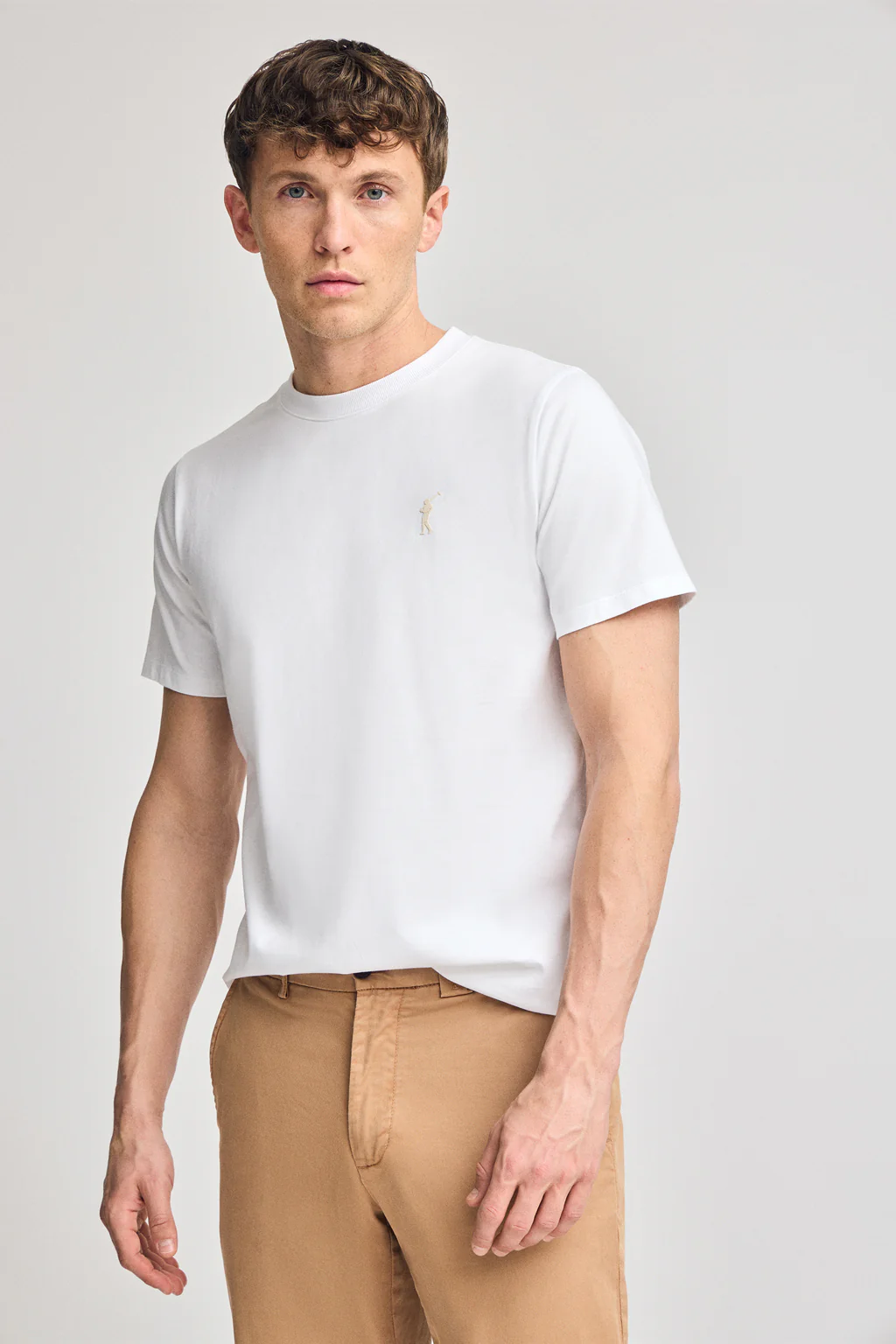 White round-neck T-shirt with Rigby Go rubber embroidery
