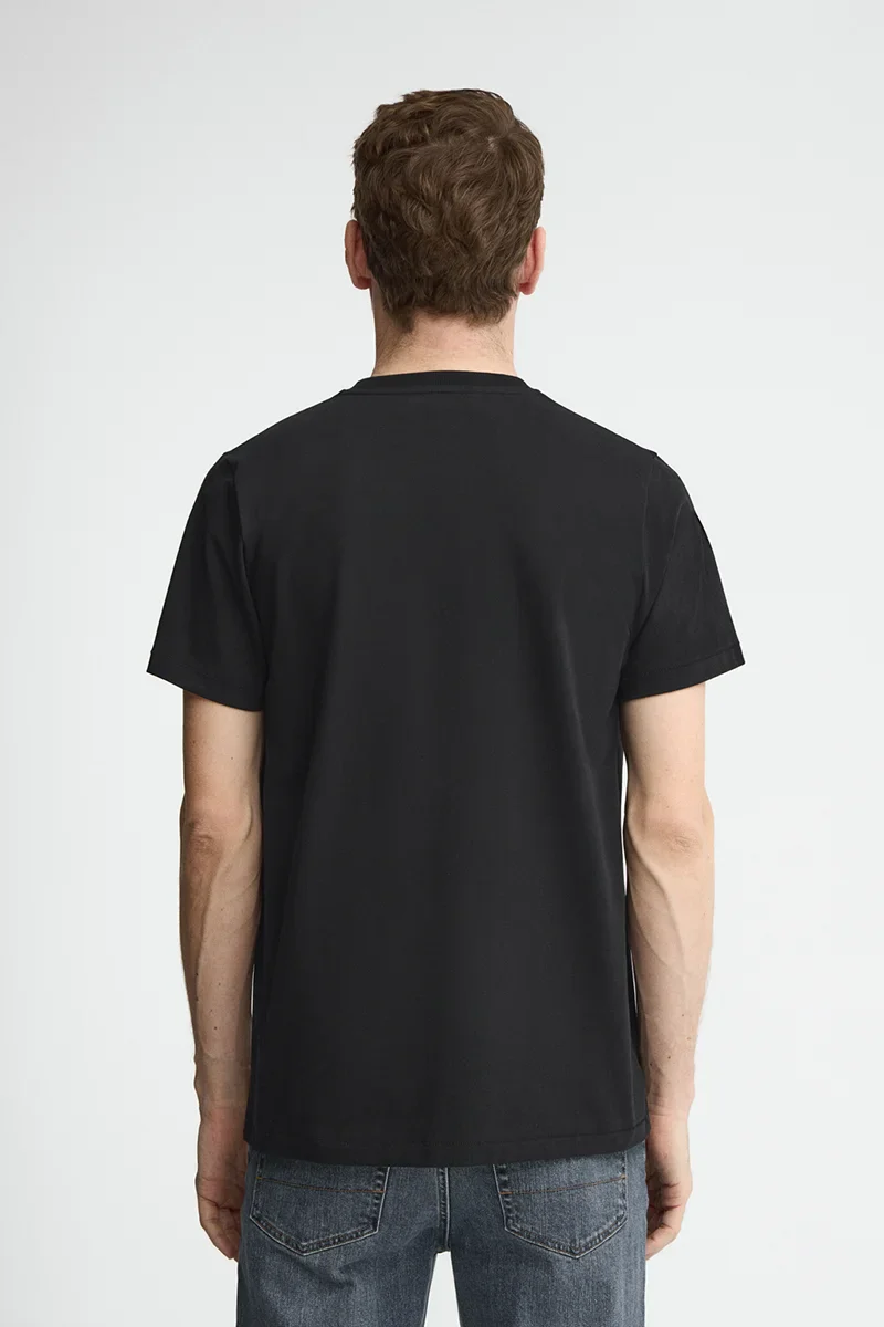 Black short-sleeve T-shirt with Rigby Go rubberised logo - Image 4