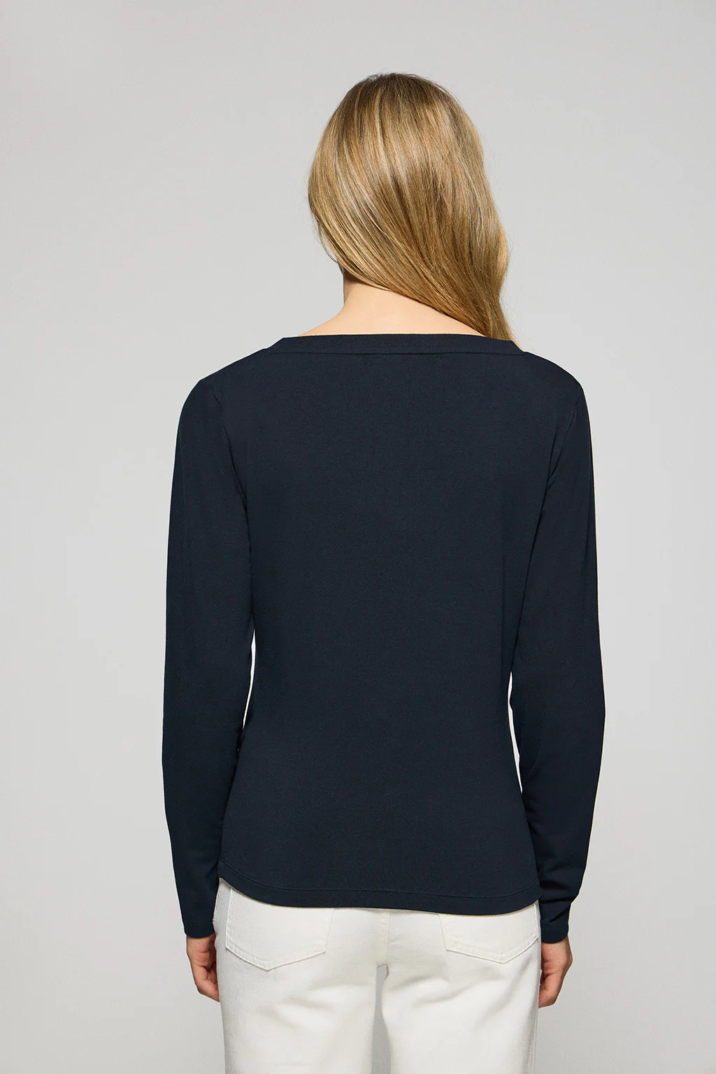 Navy-blue V-neck basic tee with rubber logo - Image 2