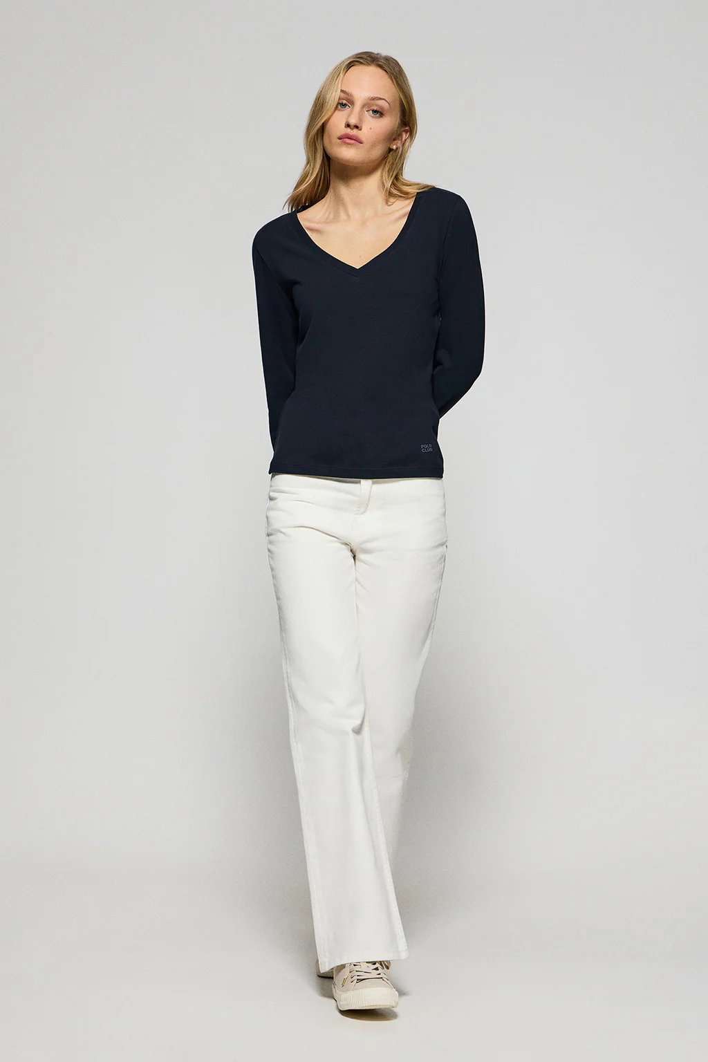 Navy-blue V-neck basic tee with rubber logo - Image 4