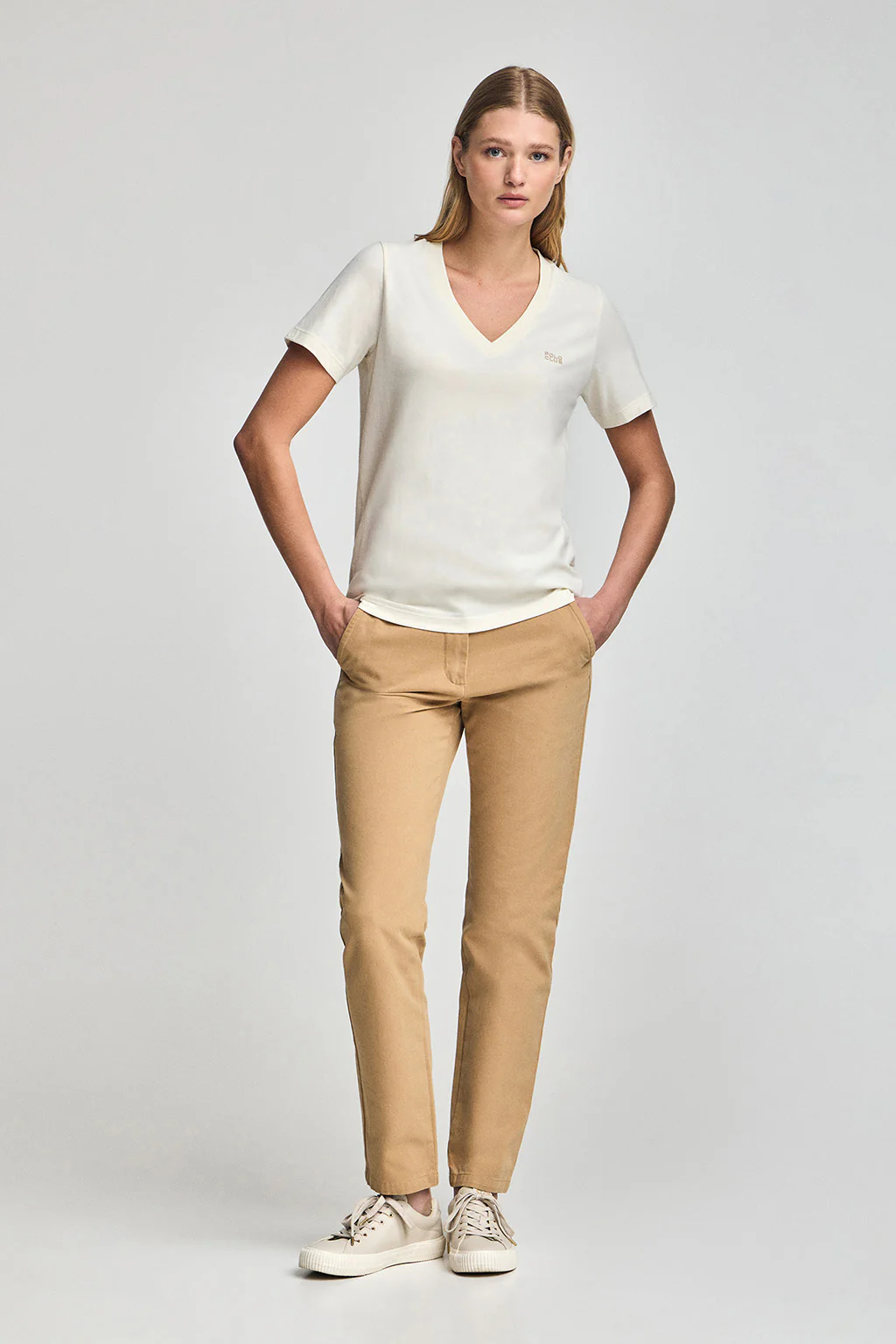 Nude tee Turia with peach-skin finish and Polo Club rubberised print - Image 4