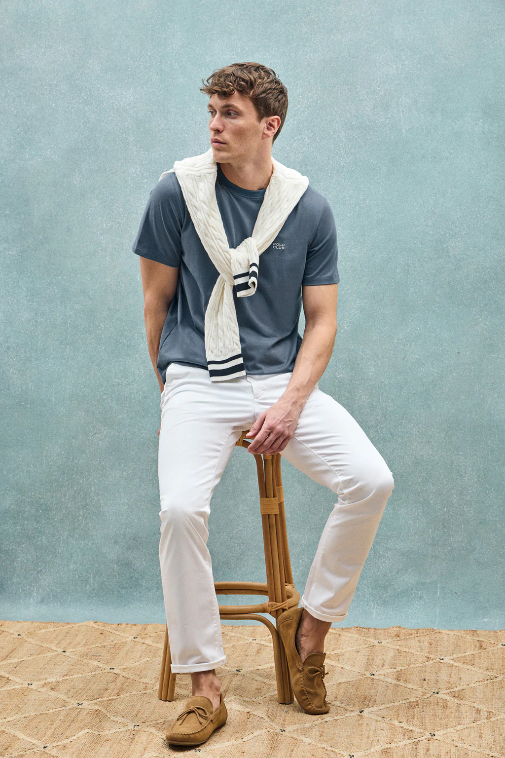 Denim-blue round-neck basic T-shirt with embroidered detail - Image 10