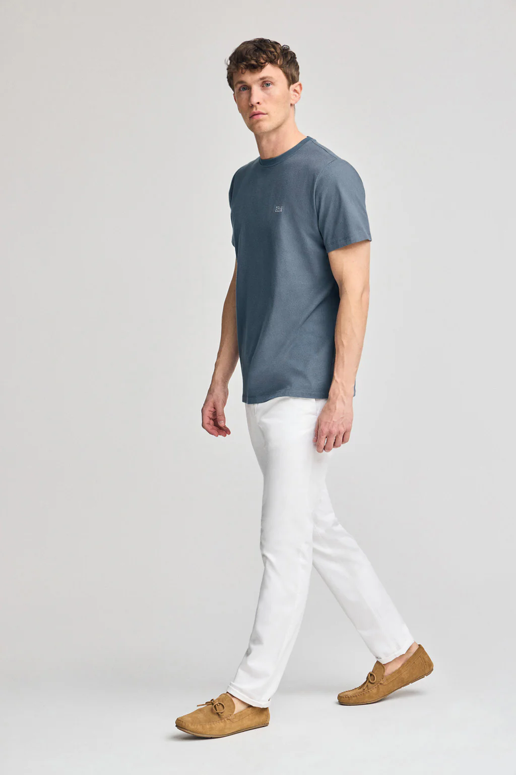 Denim-blue round-neck basic T-shirt with embroidered detail - Image 4