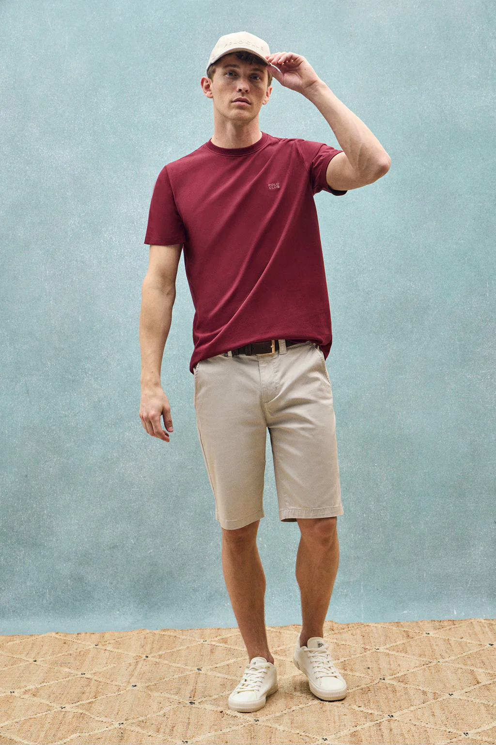 Maroon round-neck basic T-shirt with embroidered detail - Image 10