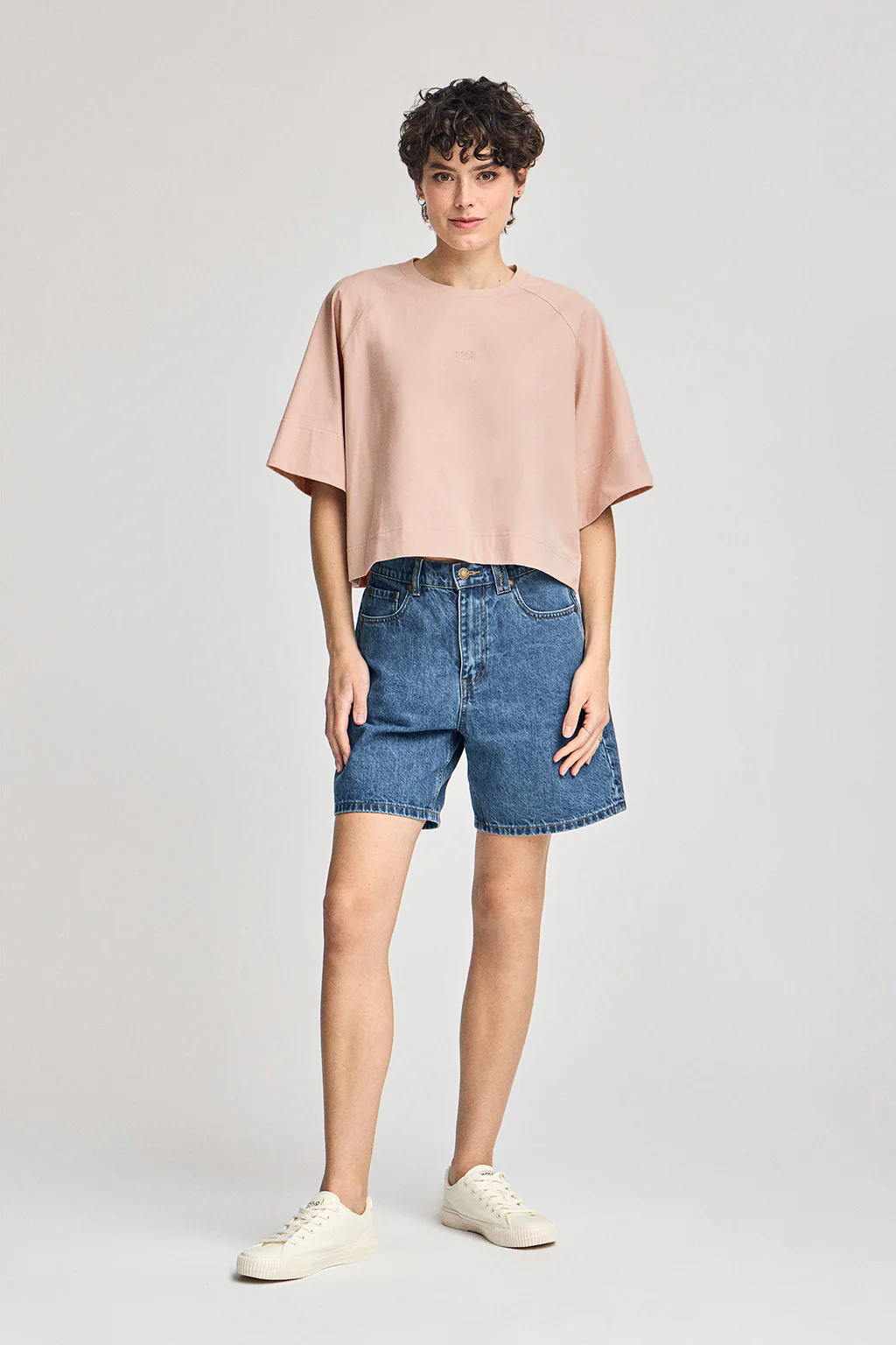 Blush-pink T-shirt Danae with embroidered logo - Image 4