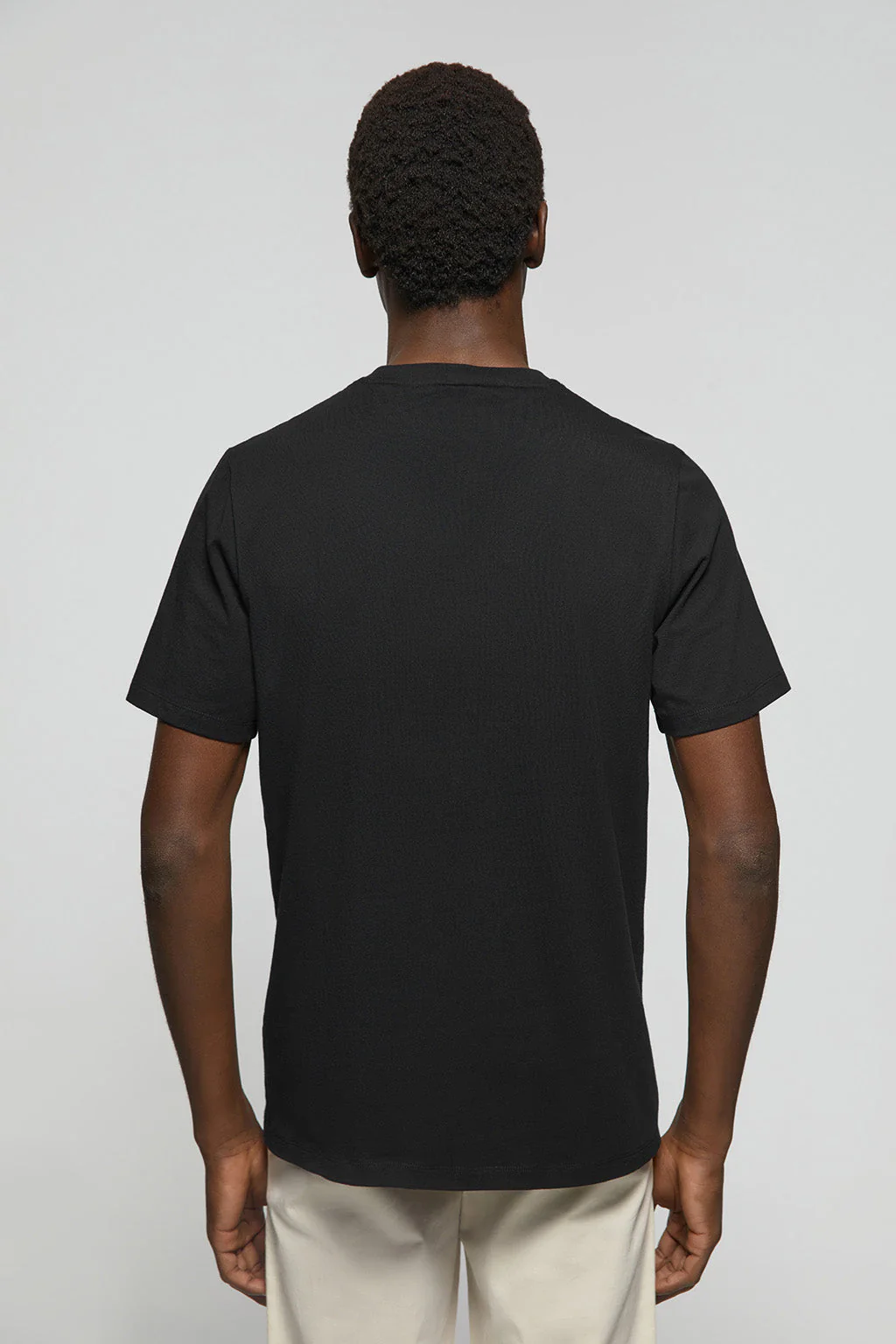 Black basic T-shirt with chest iconic print - Image 4