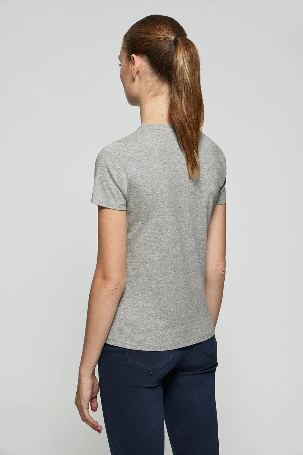 Grey-marl basic T-shirt with chest iconic print - Image 5