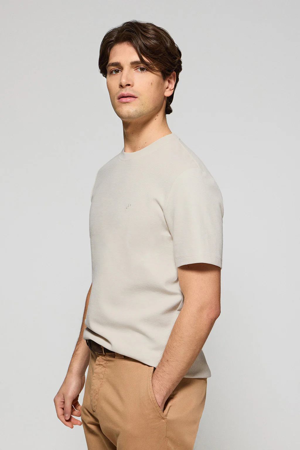Light-grey microstructured tee with PC embroidered monogram