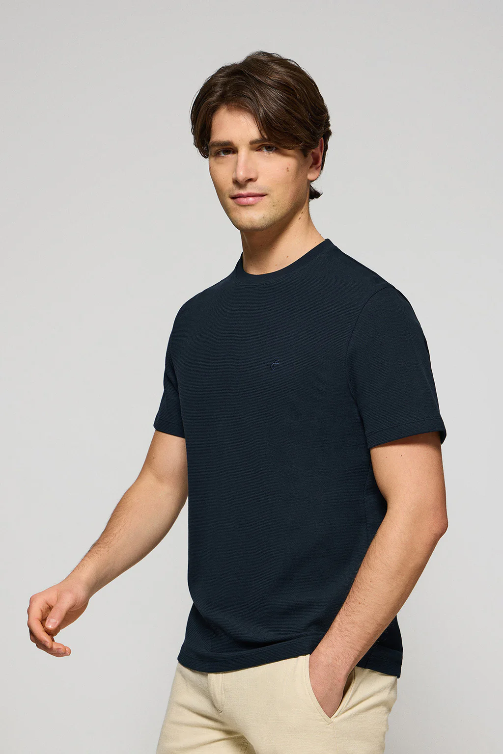 Navy-blue microstructured tee with PC embroidered monogram