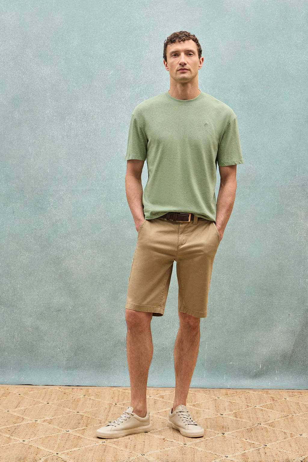 Jade-green round-neck T-shirt in linen and cotton with embroidered monogram - Image 10