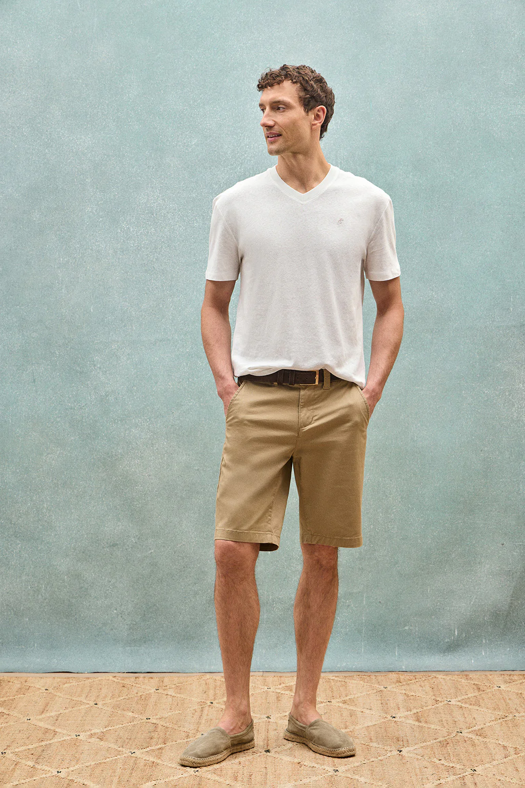White V-neck T-shirt in linen and cotton with embroidered monogram - Image 10
