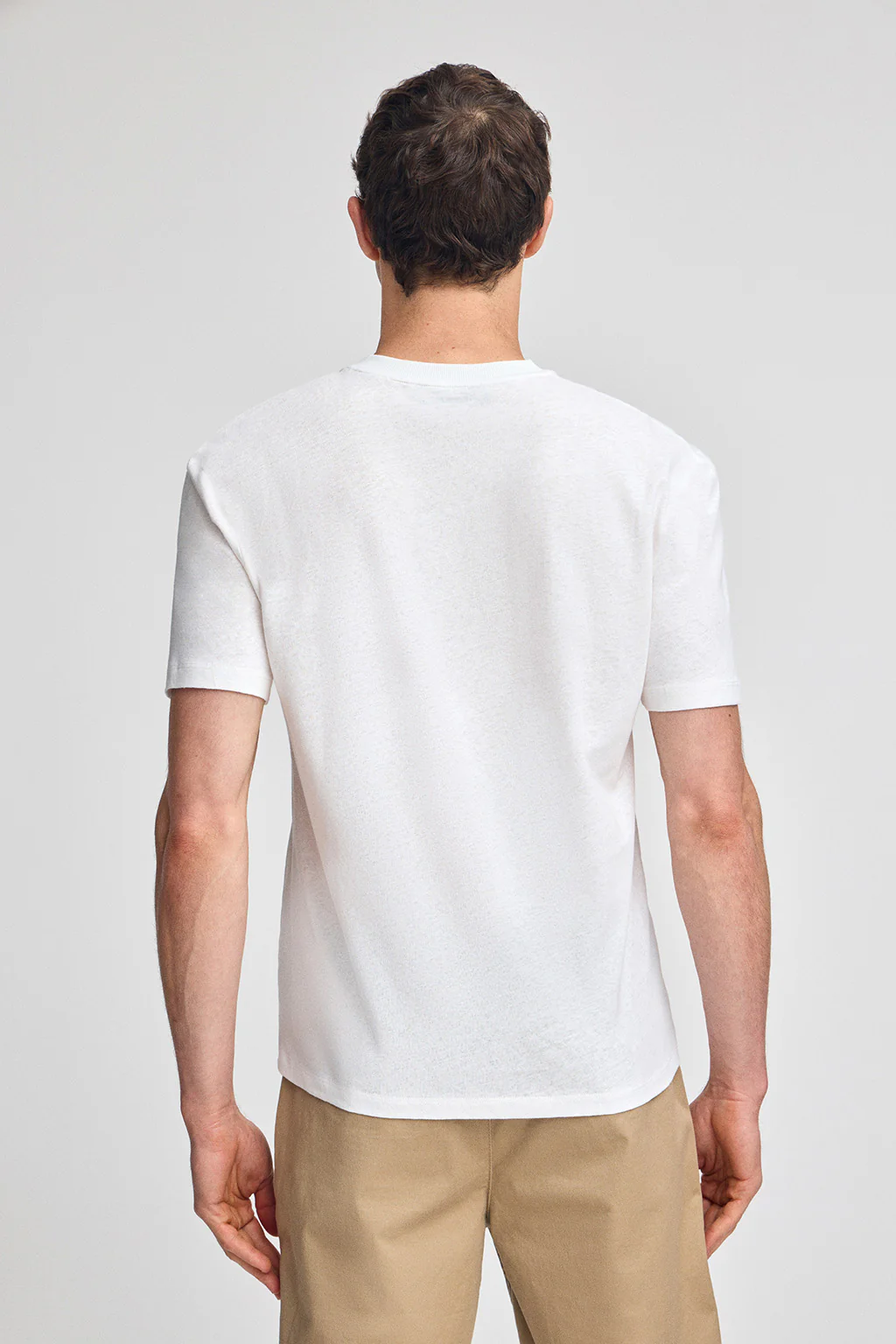 White V-neck T-shirt in linen and cotton with embroidered monogram - Image 2