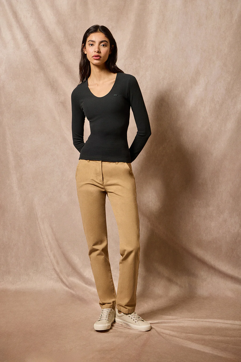 Black tee Penelope with Polo Club pearly button - Image 11