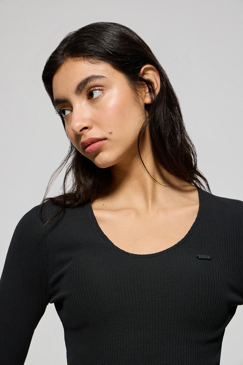 Black tee Penelope with Polo Club pearly button - Image 3