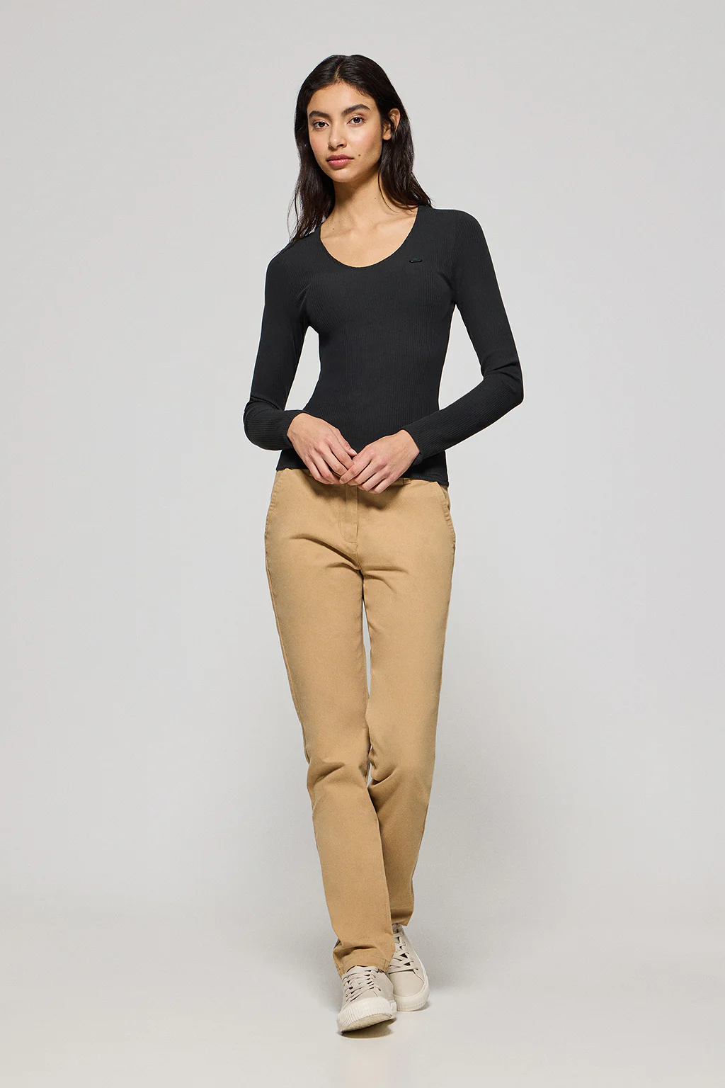 Black tee Penelope with Polo Club pearly button - Image 4
