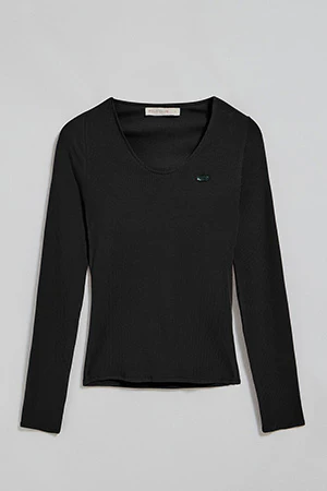 Black tee Penelope with Polo Club pearly button - Image 9