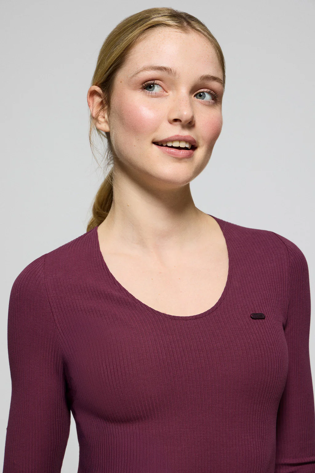 Plum tee Penelope with Polo Club pearly button - Image 3