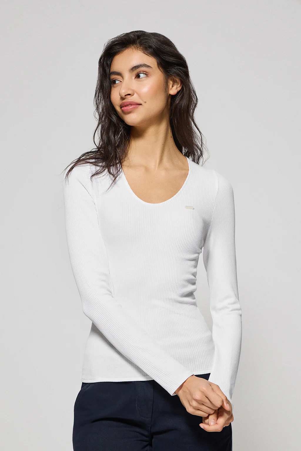 White tee Penelope with Polo Club pearly button