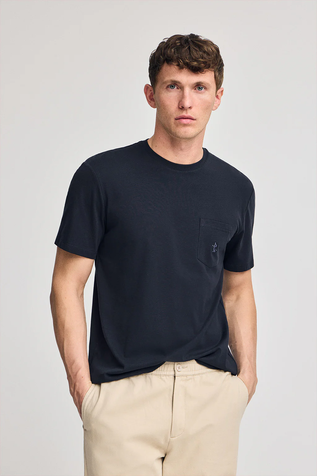 Navy-blue short-sleeve T-shirt with pocket and Rigby Best embroidery