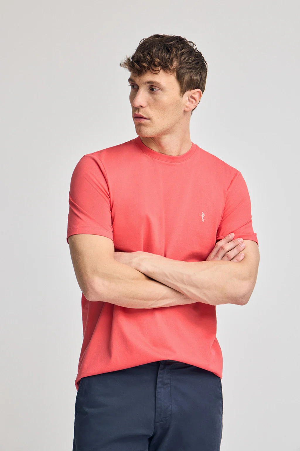 Coral round-neck basic T-shirt with Rigby Best embroidery