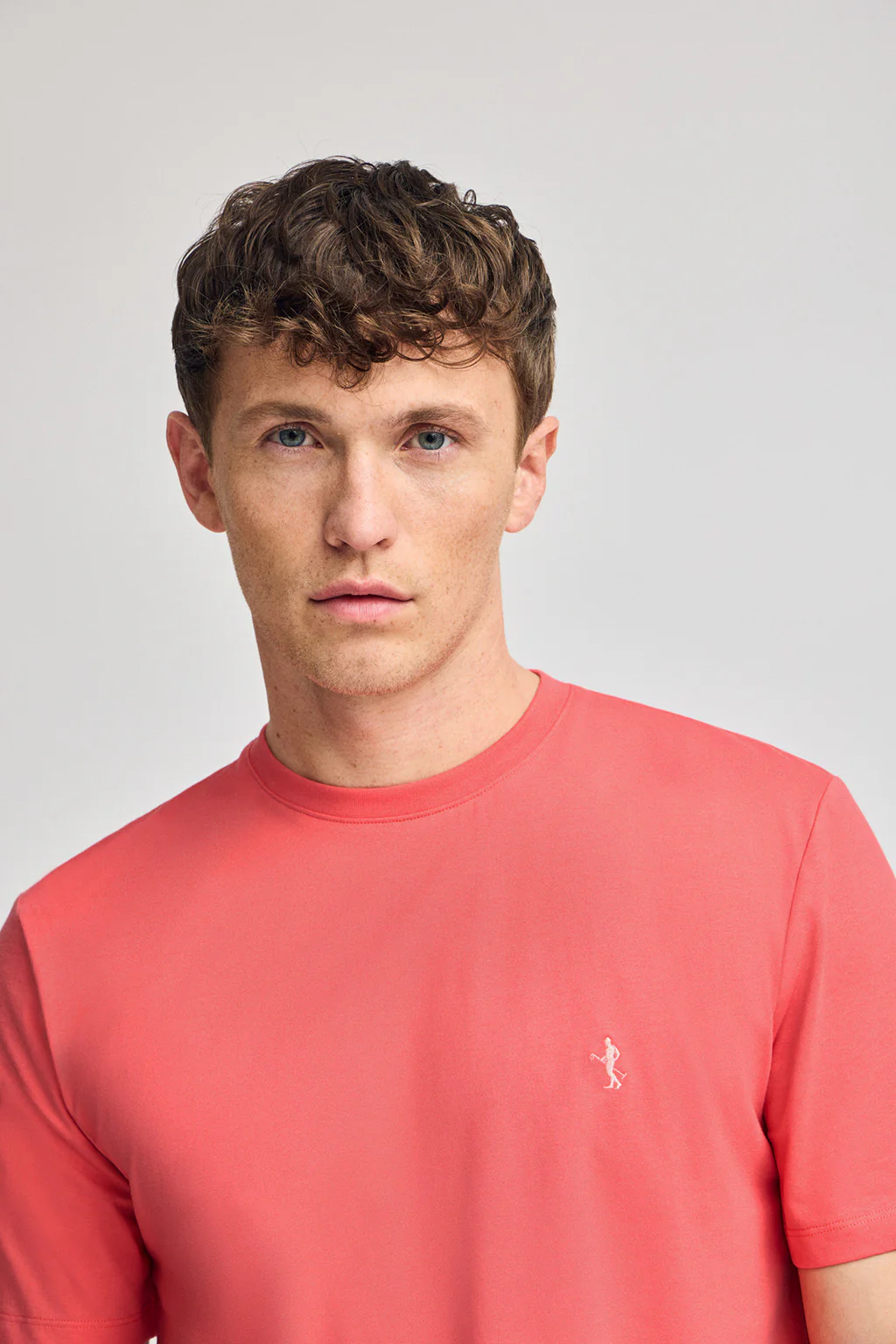 Coral round-neck basic T-shirt with Rigby Best embroidery - Image 3