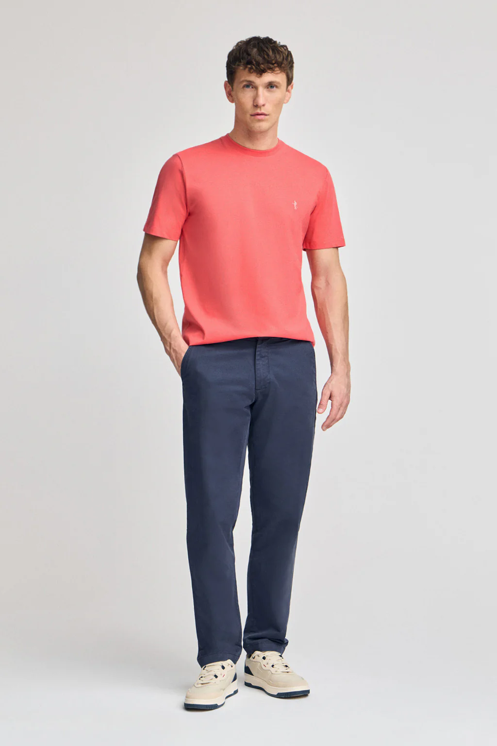 Coral round-neck basic T-shirt with Rigby Best embroidery - Image 4