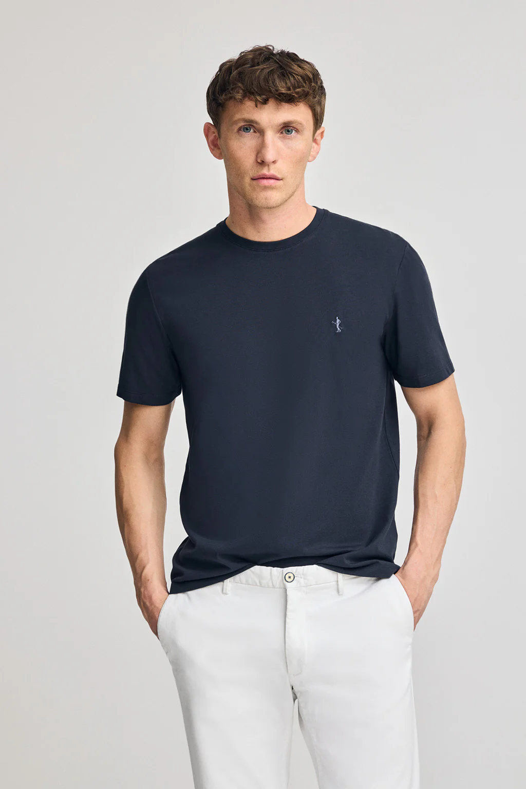 Navy-blue round-neck basic T-shirt with Rigby Best embroidery