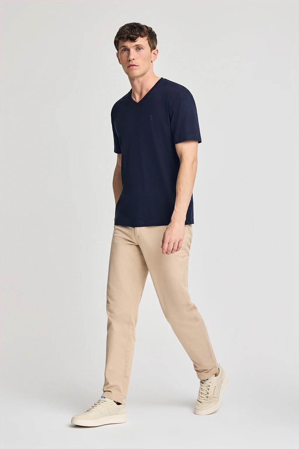 Navy-blue short-sleeve V-neck T-shirt with Rigby Best embroidery - Image 4