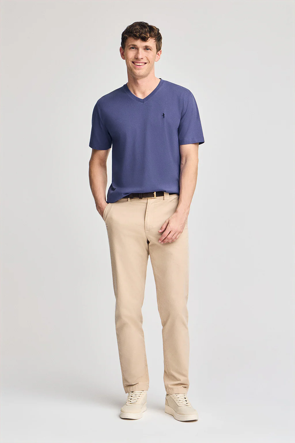 Blue-violet short-sleeve V-neck T-shirt with Rigby Best embroidery - Image 4