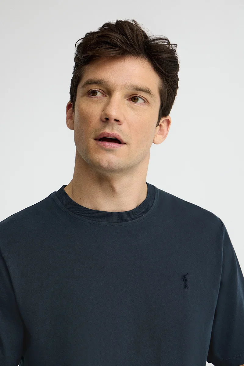 Navy-blue loose-fit T-shirt with round neck and Rigby Go logo - Image 3
