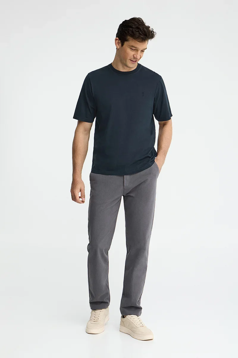 Navy-blue loose-fit T-shirt with round neck and Rigby Go logo - Image 4