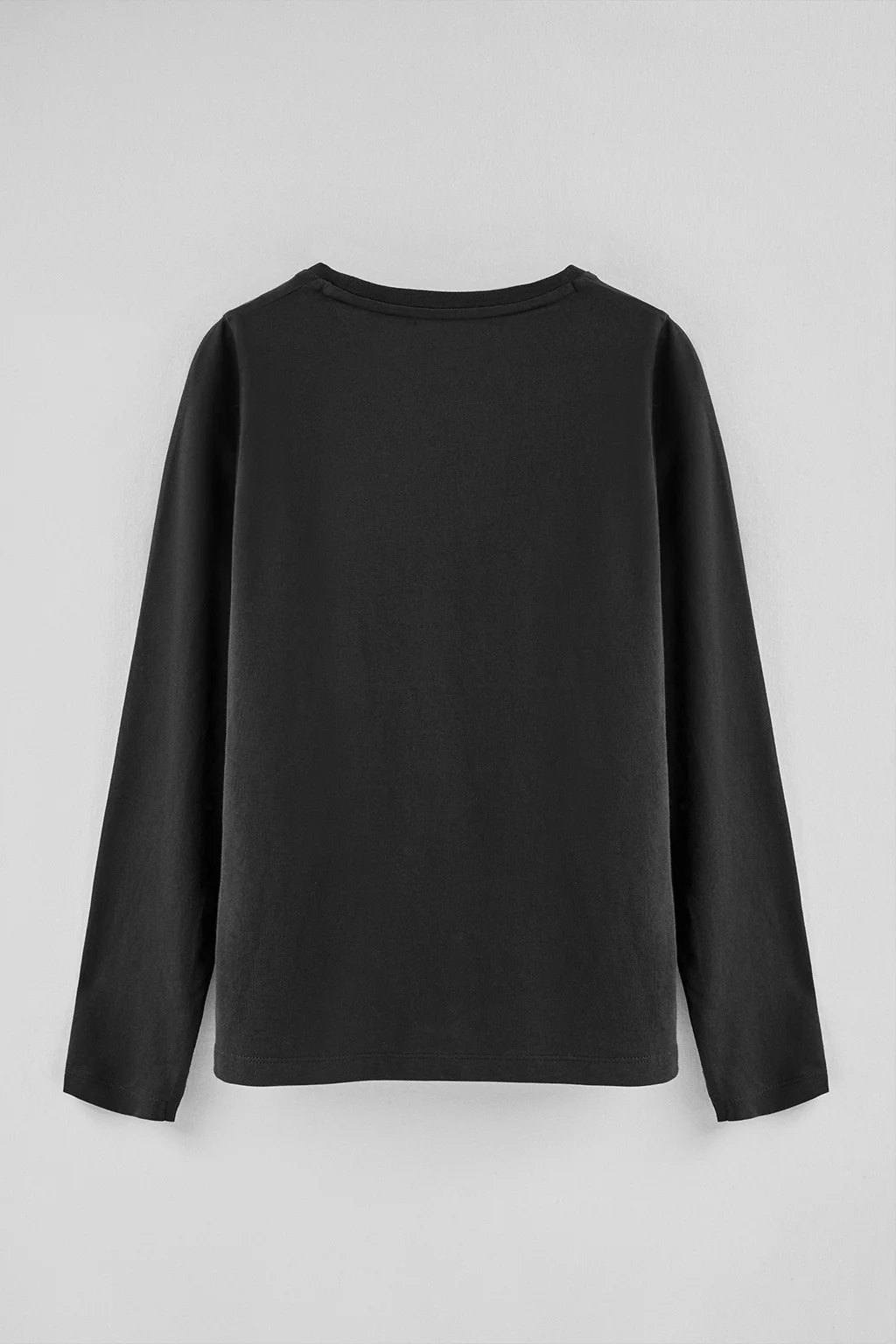 Black long-sleeve T-shirt with round neck and Rigby Go embroidered logo - Image 7