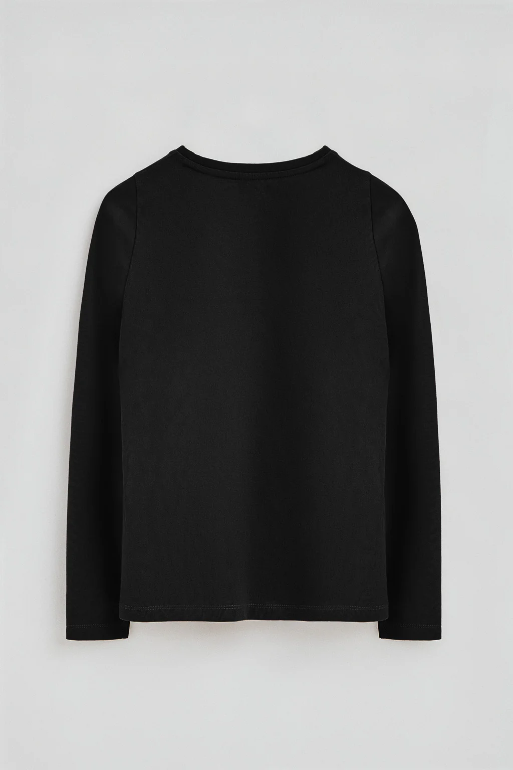 Black long-sleeve T-shirt with round neck and Rigby Go Gold logo - Image 7