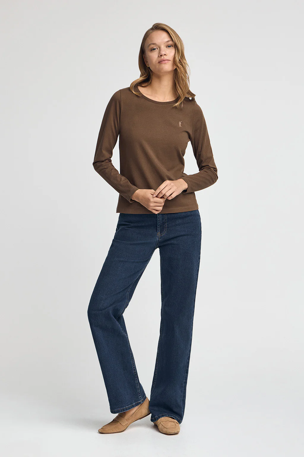 Dark-brown long-sleeve T-shirt with round neck and Rigby Go Gold logo - Image 3