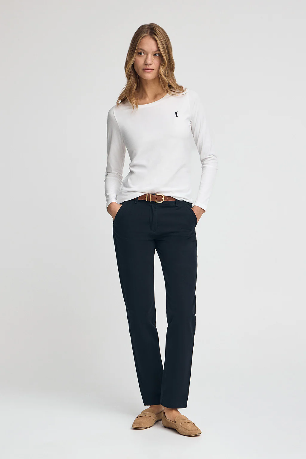 White long-sleeve T-shirt with round neck and Rigby Go embroidered logo - Image 3