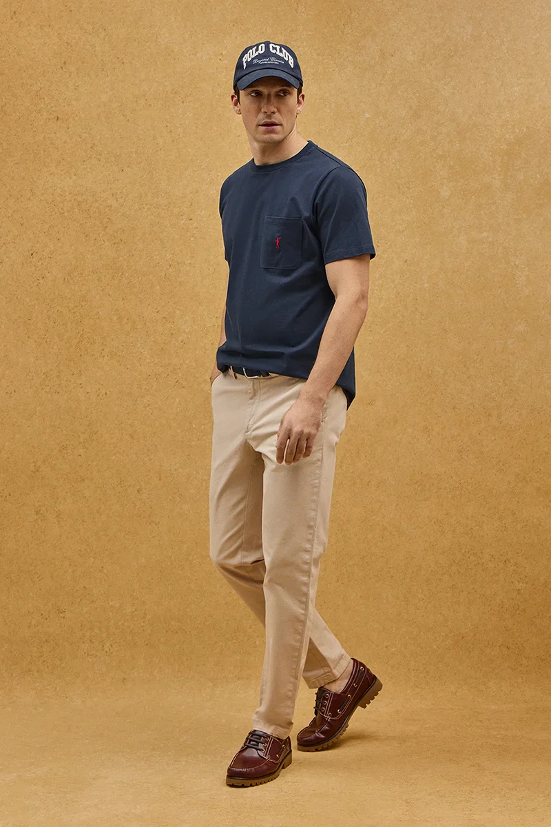 Navy-blue T-shirt with pocket and Rigby Go logo