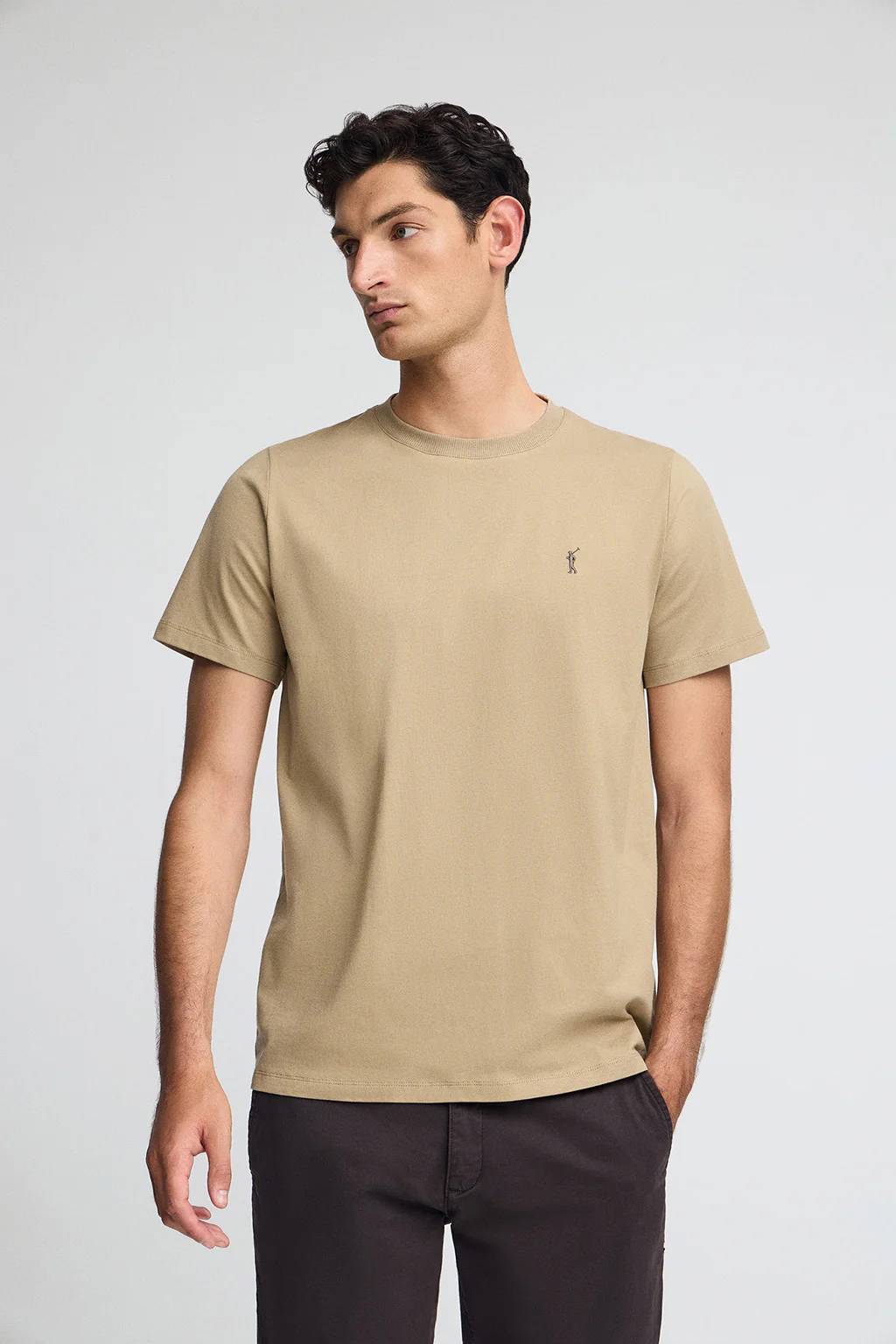 Light-brown round-neck T-shirt with Rigby Go embroidery