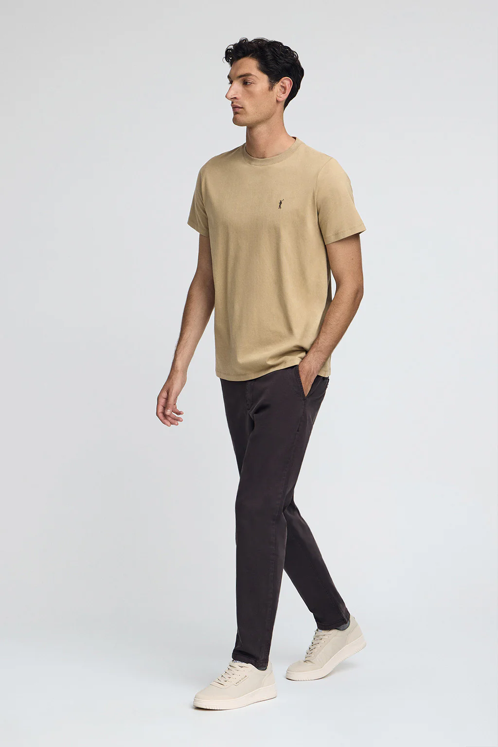 Light-brown round-neck T-shirt with Rigby Go embroidery - Image 3