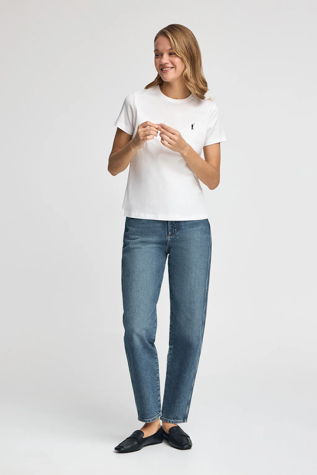 White short-sleeve T-shirt with Rigby Go embroidery - Image 3