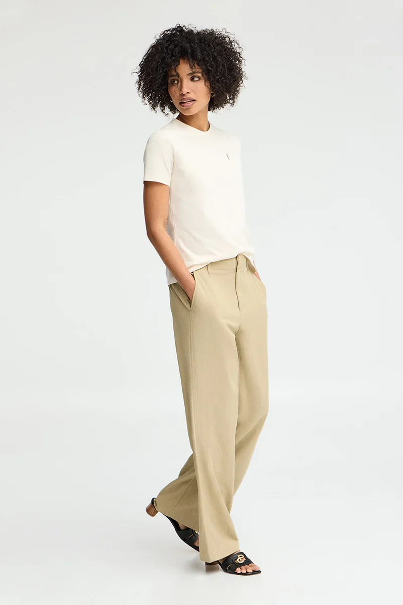 Nude short-sleeve round-neck T-shirt with Rigby Go embroidery - Image 4