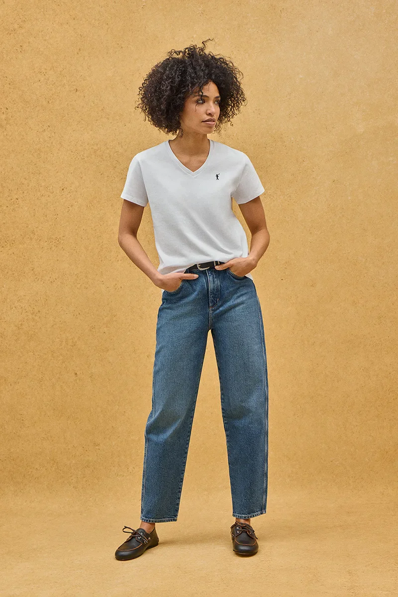 White short-sleeve V-neck T-shirt with Rigby Go embroidery - Image 2
