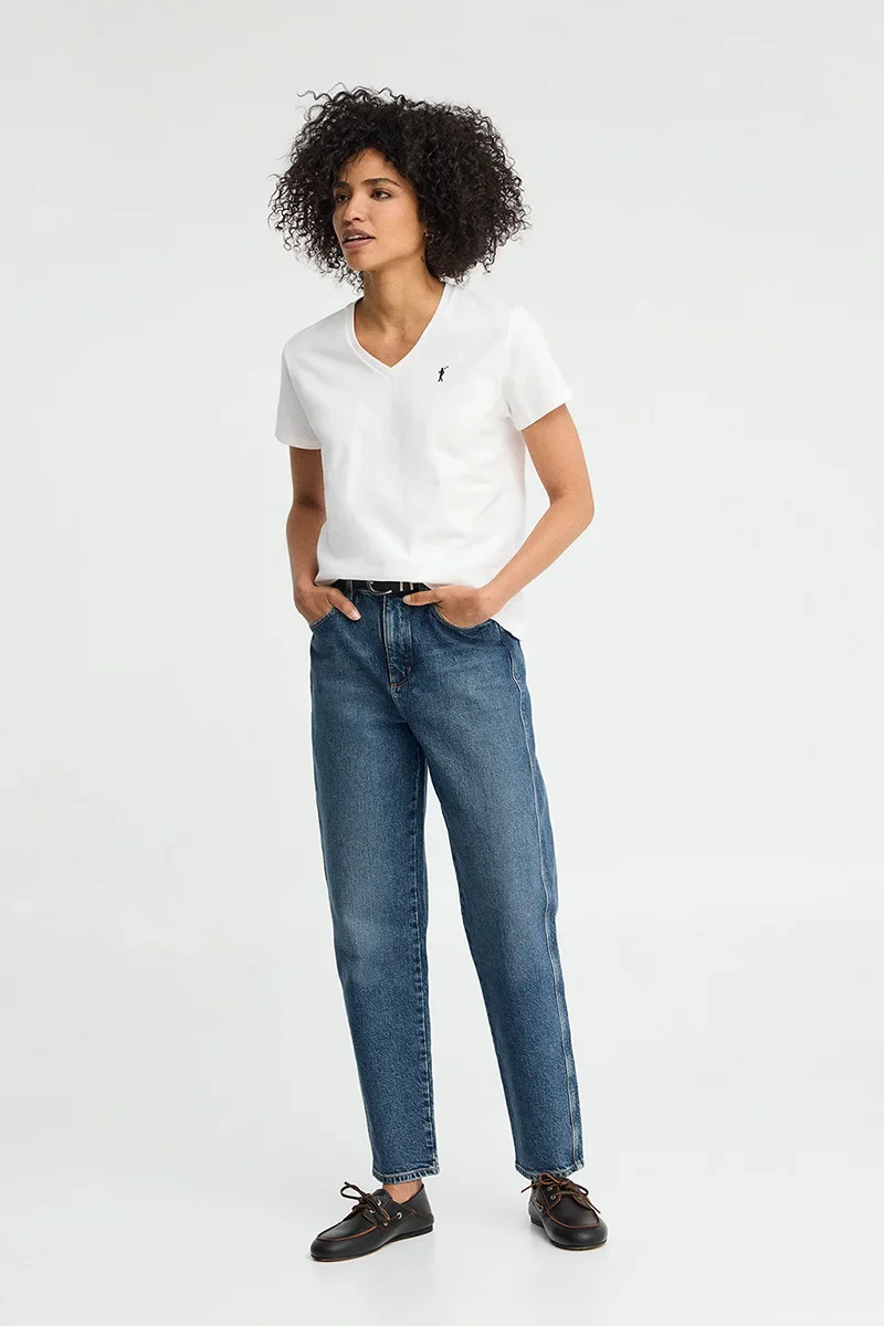 White short-sleeve V-neck T-shirt with Rigby Go embroidery - Image 4