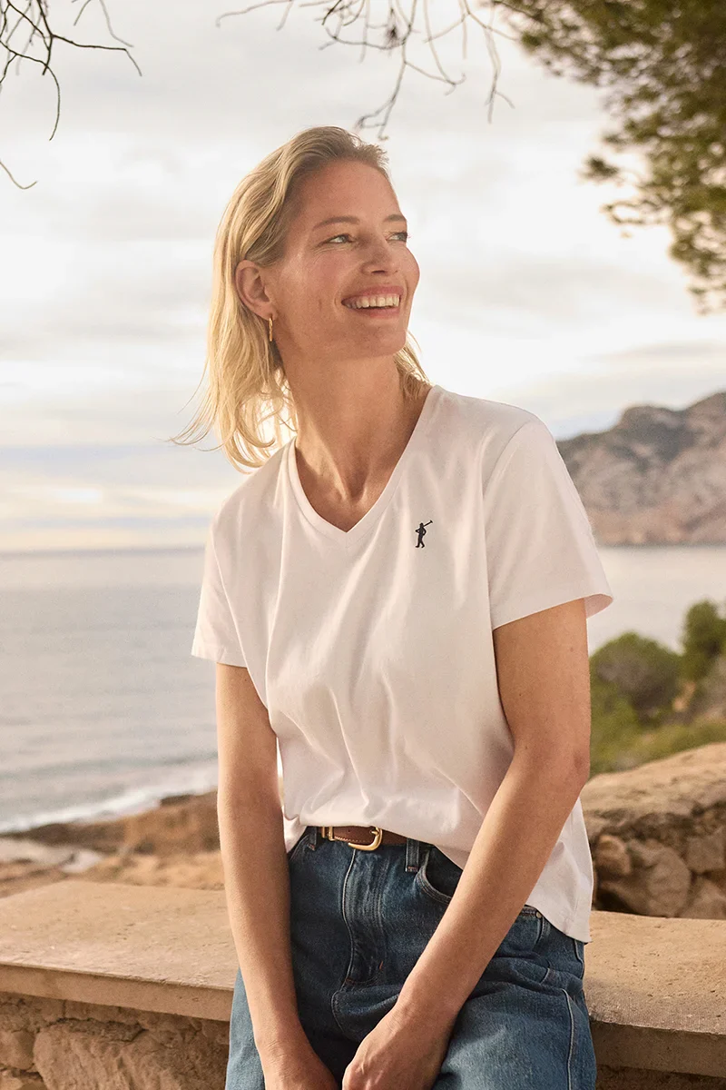White short-sleeve V-neck T-shirt with Rigby Go embroidery - Image 6