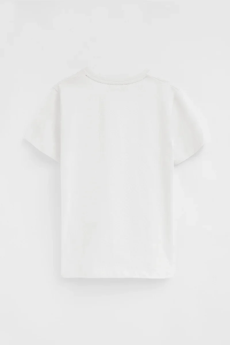 White short-sleeve V-neck T-shirt with Rigby Go embroidery - Image 9