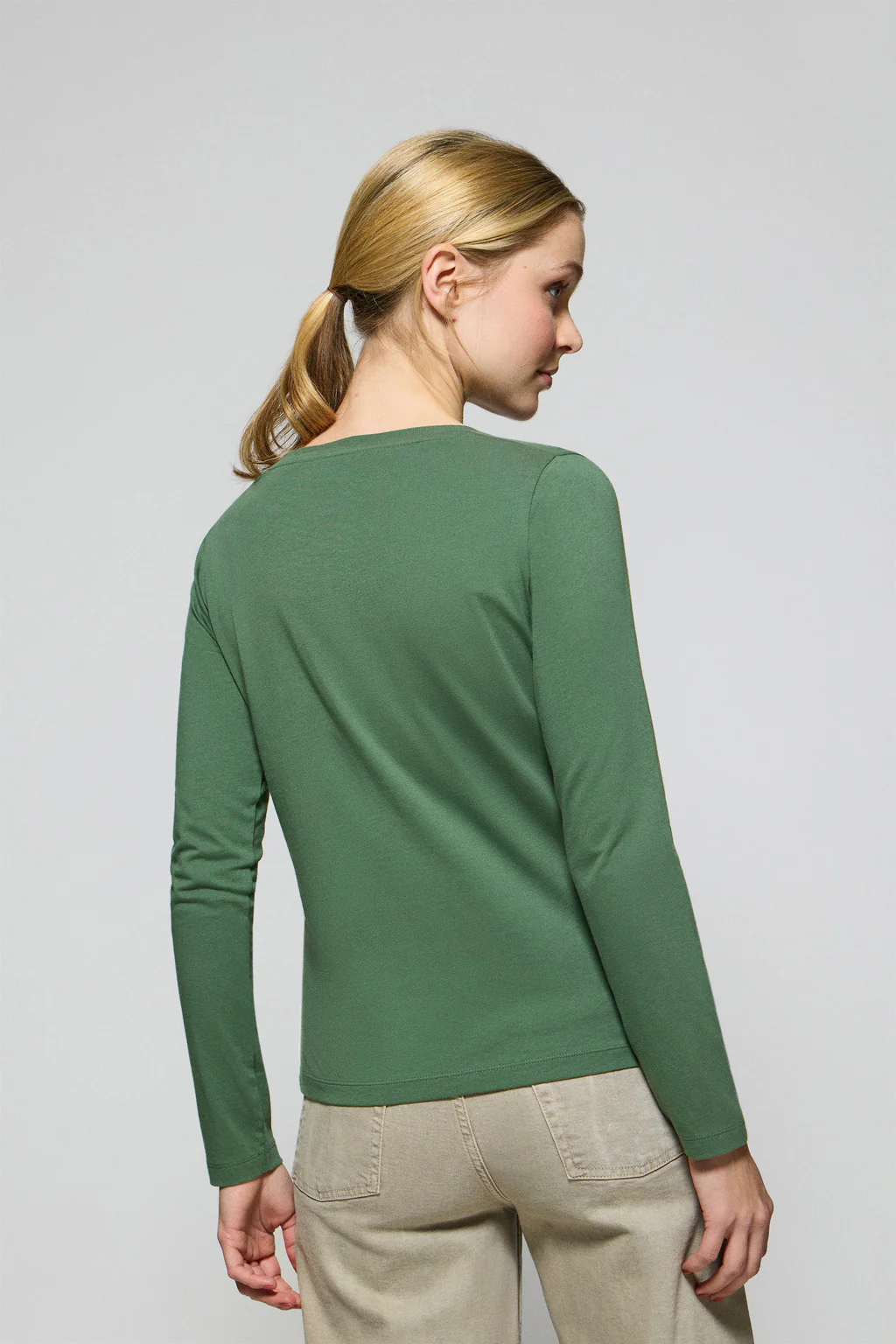 Green long-sleeve basic T-shirt with Rigby Go logo - Image 2