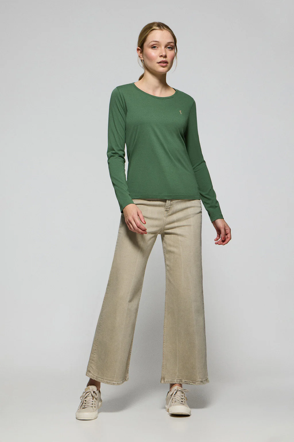 Green long-sleeve basic T-shirt with Rigby Go logo - Image 4